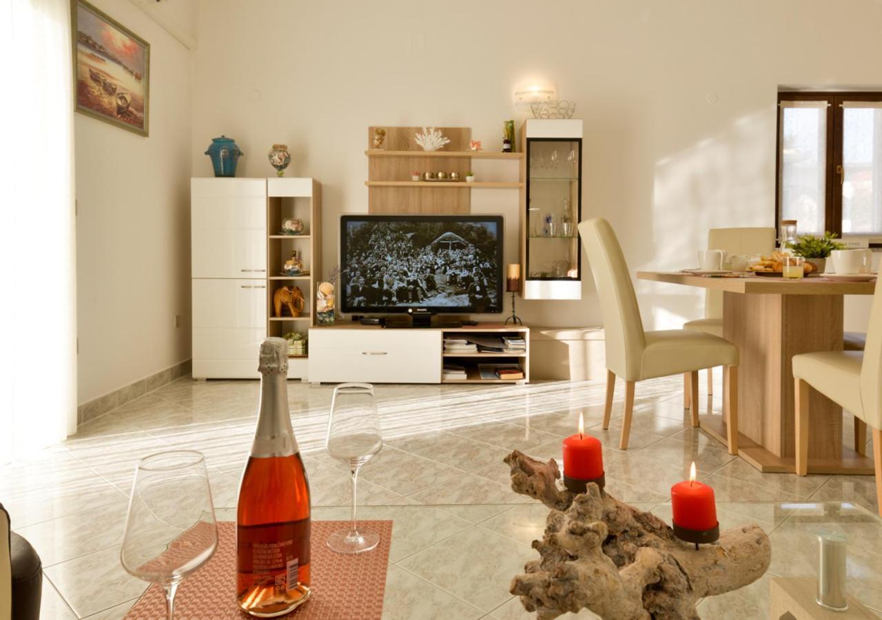 Apartments Villa Rosi Umago Esterno foto