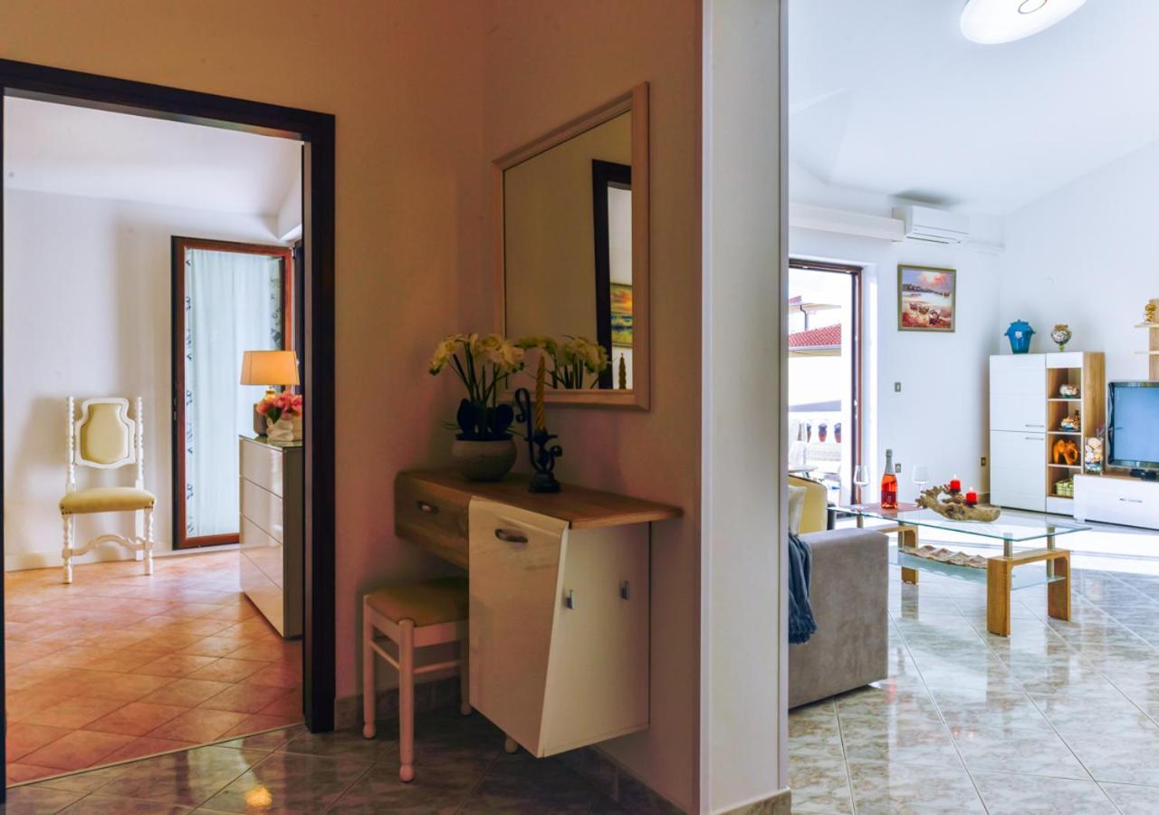 Apartments Villa Rosi Umago Esterno foto