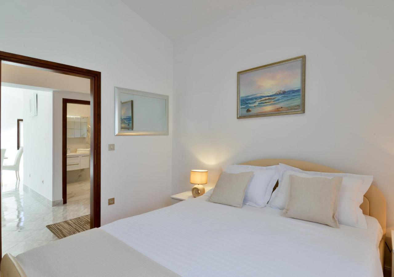 Apartments Villa Rosi Umago Esterno foto